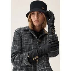 Carole Handsker Dame Handsker