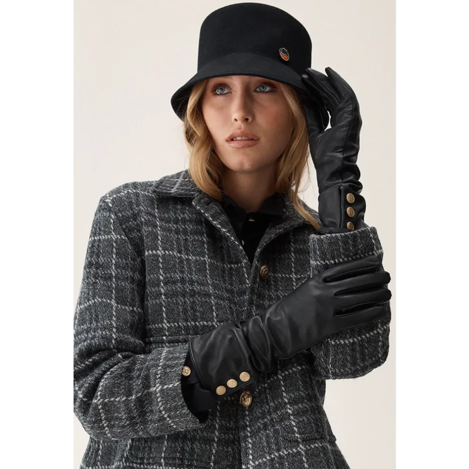 Carole Handsker Dame Handsker