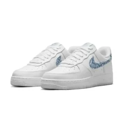 Essential White Worn Blue Paisley Sneakers Dame Sneakers