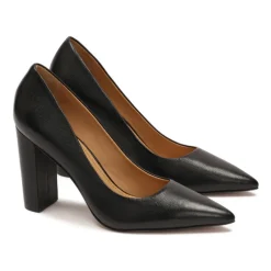 Clearance læderpumper med en stabil hæl.Dette produkt er lille i størrelsen. Dame Pumps