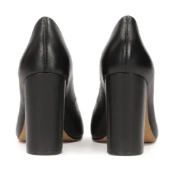 Clearance læderpumper med en stabil hæl.Dette produkt er lille i størrelsen. Dame Pumps