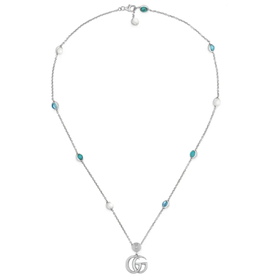 Discount YBB527399001 - Argento 925, Madreperla, Topazio, Resina - Halskæde med Interlocking G vedhæng i blankt ældet sterlingsølv, perlemor, blå topas og turkis harpiks Dame Smykker